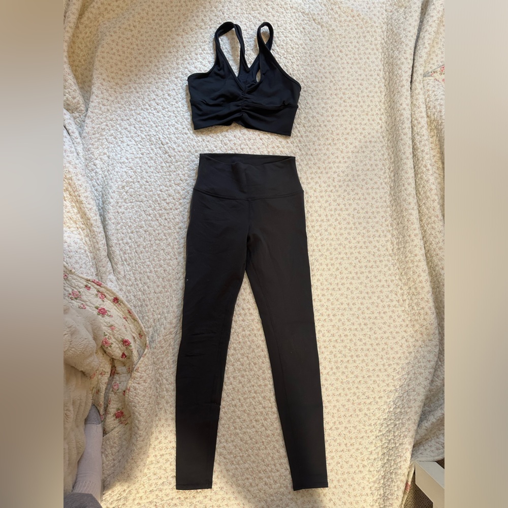 Alo Yoga High-Waist Airbrush Leggings & Wild Things Bra Workout Set